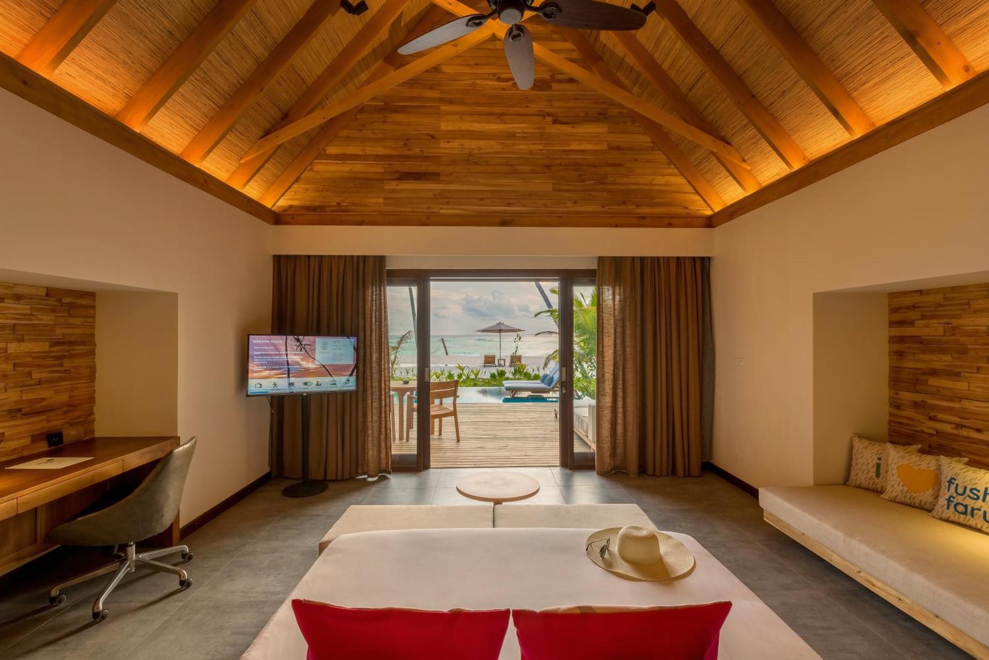 Resort Maldives With 50 Percent Off On Sea Plane Roundtrip 04 Nights & Above 5*